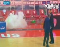 Baschetul prilejuieşte violenţe extreme la Atena, la finala Panathinaikos - Olympiakos. "E un dezastru" (VIDEO)