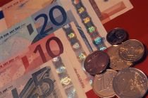 Funcţionarii români, pe locul patru european în clasamentul veniturilor medii
