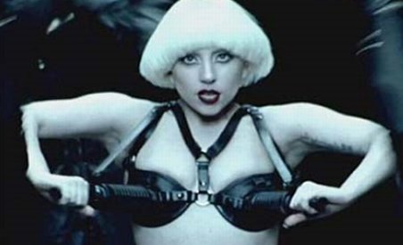 Lady Gaga o copiază pe Madonna? Vezi noul videoclip al cântăreţei (VIDEO) 