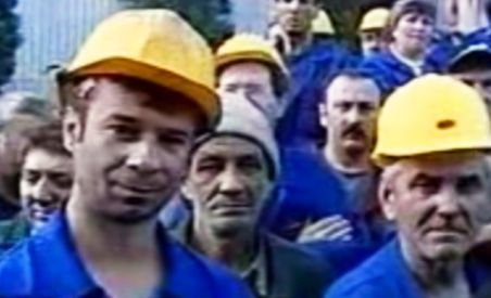 Protest spontan la Uzina Vulcan: Sute de angajaţi susţin că nu şi-au mai primit salariile (VIDEO) 
