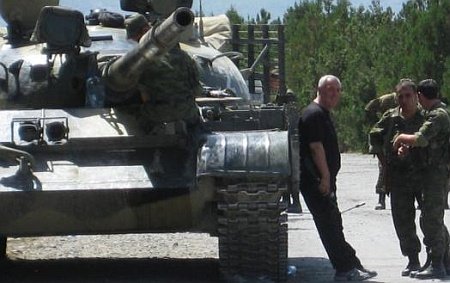 Rusia vânează banda ?Rambo? cu tancuri şi elicoptere, după atacarea poliţiei 