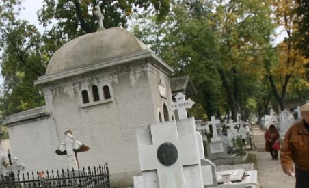 Vanghelie îşi înhumează rudele în criptele unor personalităţi de seamă ale României (VIDEO) 