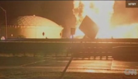 SUA. Incendiu uriaş, izbucnit la o companie de gaz din Carolina de Nord (VIDEO)