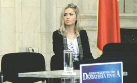 Prietena Elenei Băsescu ar putea fi trimisă la New York ca ataşat economic la Consulat