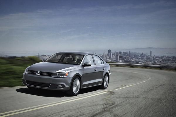 Noul Volkswagen Jetta, prezentat oficial în piaţa Times Square din New York (FOTO) 79971
