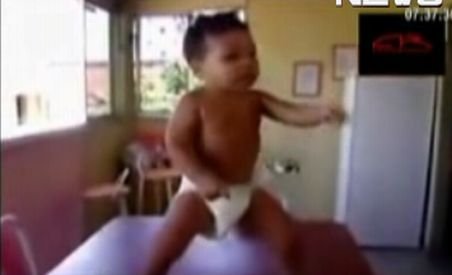 Samba în pamperşi. Un bebeluş din Brazilia e noul Ricky Martin