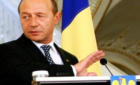 Averea lui Băsescu pe timp de criză: 70.000 lei mai puţin în conturi, daţi pe Duster
