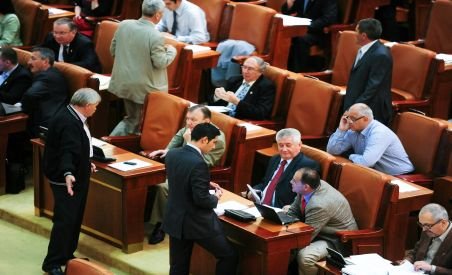 Război surd Anastase- Opoziţie: PNL şi PSD au boicotat şedinţa conducerii Camerei
