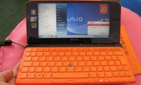 Sony a lansat în România VAIO P, un mini-notebook colorat care încape în buzunar (VIDEO)