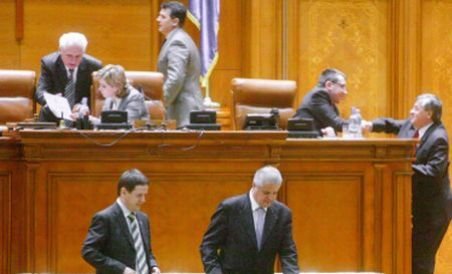 Certuri Anastase-Năstase: De când sunteţi vicepreşedinte al Camerei nu aţi condus nicio sesiune. Sunteţi uşor obraznică 

