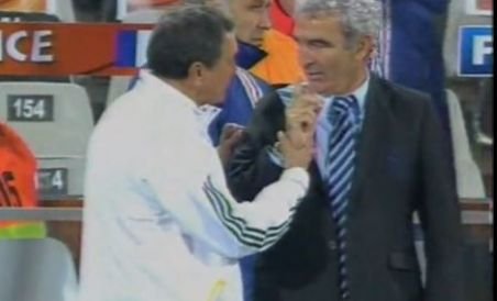 Domenech refuză să-i strângă mâna lui Parreira şi iese urât din scenă (VIDEO)