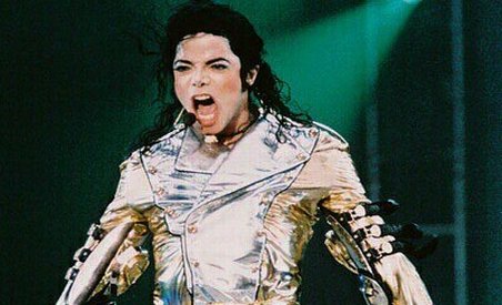 Mai multe fotografii inedite cu Michael Jackson vor fi scoase la licitaţie