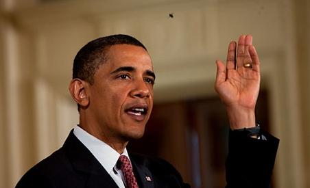 Muştele trag la Obama: Liderul american, ?atacat? din nou de o insectă (VIDEO)
