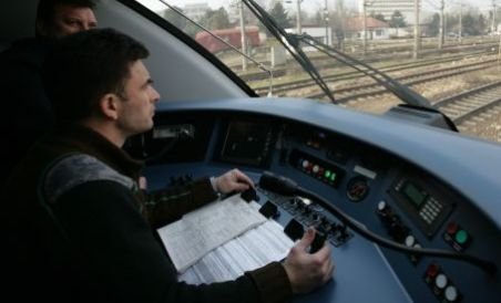 Tren internaţional, blocat în judeţul Arad după ce un copac a căzut peste locomotivă