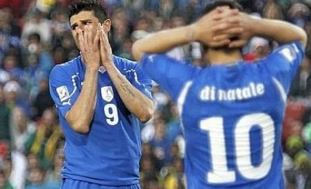Campioana mondială în genunchi: Slovacia învinge Italia cu 3-2 şi merge în optimi cu Paraguay