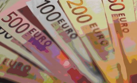 Euro sare oficial de 4,28 lei şi atinge maximul ultimelor şapte luni