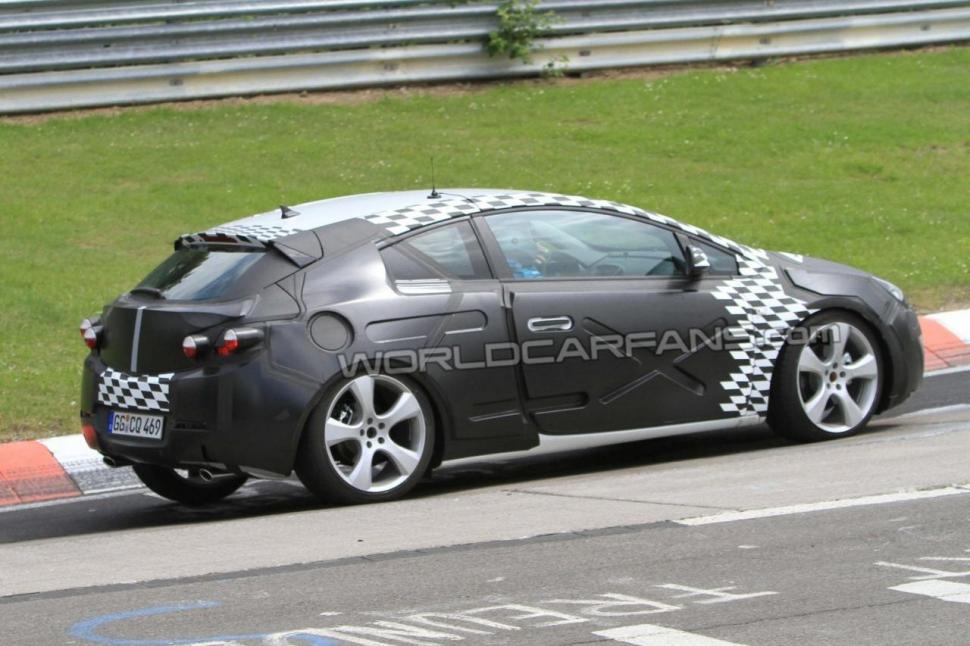 Opel Astra GTC 2011, surprins la teste pe circuitul Nordschleife de la Nürburgring (FOTO) 80040