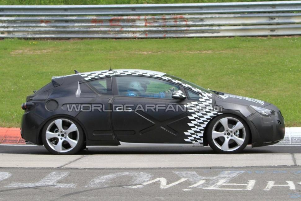 Opel Astra GTC 2011, surprins la teste pe circuitul Nordschleife de la Nürburgring (FOTO) 80041