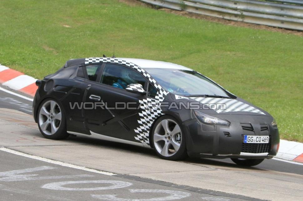 Opel Astra GTC 2011, surprins la teste pe circuitul Nordschleife de la Nürburgring (FOTO) 80042
