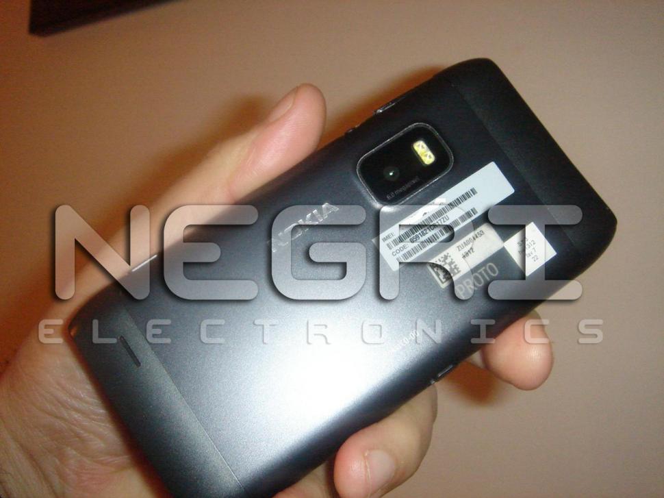 Nokia N9 sau C9, în imagini "scăpate" pe internet (FOTO) 80052