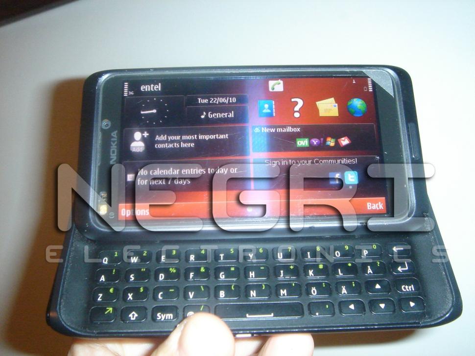 Nokia N9 sau C9, în imagini "scăpate" pe internet (FOTO) 80054