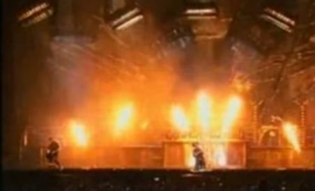 Rammstein a susţinut la Bucureşti un concert incendiar, la propriu (VIDEO)