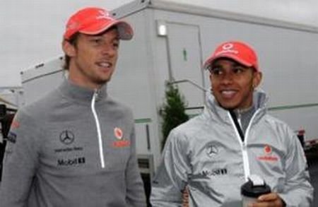 Hamilton şi Button vor să ridice moralul ţării, după eşecul Angliei la Mondiale