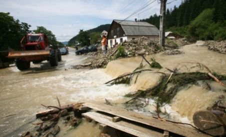 Stare de alertă în judeţele Iaşi, Neamţ şi Suceava, din cauza inundaţiilor (VIDEO)