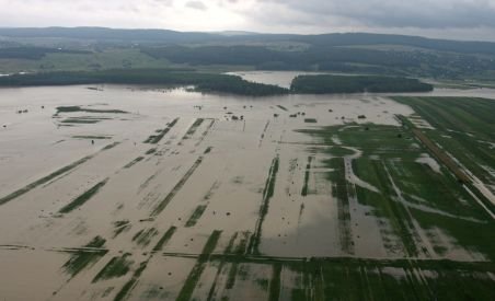Bilanţ tragic: 22 de morţi, 7.000 de evacuaţi şi peste 200 de case distruse de inundaţii
