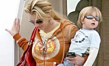 Britney Spears, acuzată că şi-a bătut copiii şi că le-a dat să mănânce alimente la care sunt alergici