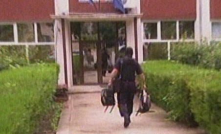 Conducerea unui liceu din Bacău arestată preventiv pentru luare de mită la BAC