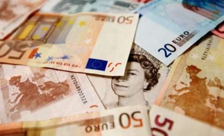 Euro la un nou maxim istoric: 4,3688 lei