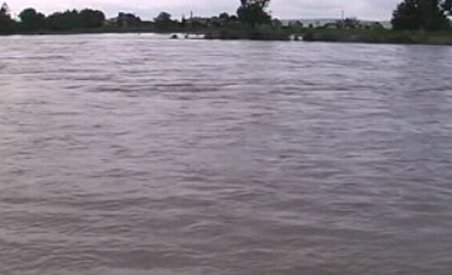 Furia apelor continuă: Inundaţiile din România, pe videonews.ro (VIDEO)