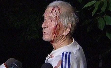 O casă a ars complet la Otopeni. Proprietarul, în vârstă de 83 de ani, s-a târât printre flăcări pentru a scăpa cu viaţă (VIDEO)