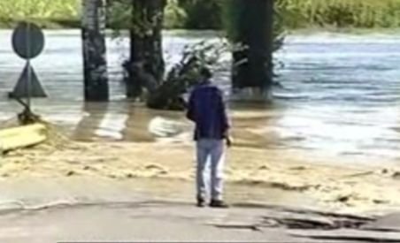 Drama locuitorilor din Moldova ar fi putut fi evitată. Guvernul Boc a abandonat programul de prevenire a efectelor inundaţiilor (VIDEO)
