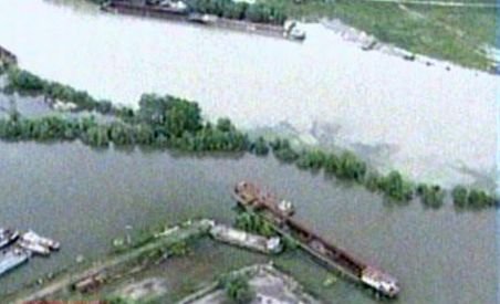 Autorităţile au decis construirea unui dig de 4,5 km pentru a evita inundarea oraşului Galaţi. Ultima soluţie, inundarea Luncii Dunării