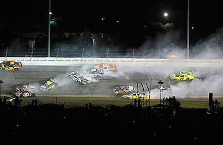 Lanţ nebun de accidente în NASCAR, la Daytona Beach (VIDEO)