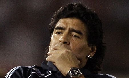 Maradona, aclamat de suporteri la întoarcerea în Argentina în ciuda umilinţei cu Germania