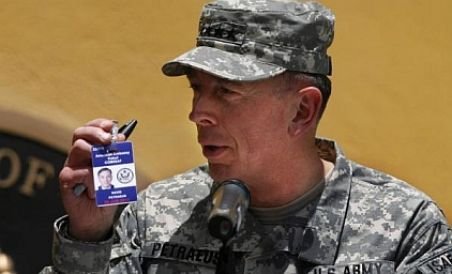 Petraeus: Războiul afgan este într-un moment critic