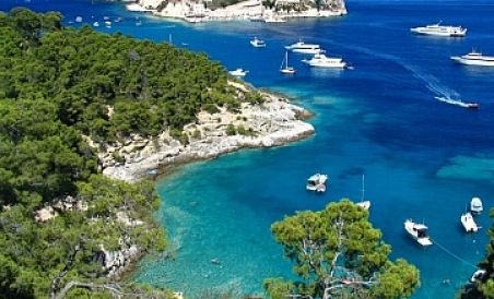 Italia vrea să obţină 3,6 miliarde euro din vânzarea de insule, plaje şi palate
