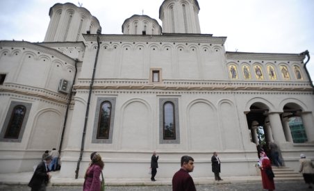 Incendiu la biserica Arhiepiscopiei din Râmnicu Vâlcea (VIDEO)