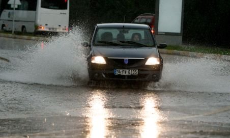 Inundaţii la Constanţa după o ploaie torenţială (VIDEO)