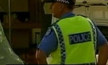 Un australian a intrat cu maşina într-un restaurant şi a rănit cinci oameni (VIDEO)