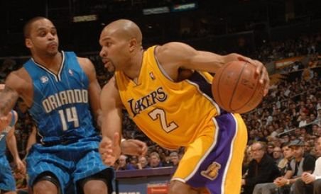 Derek Fisher refuză să se alăture "tripletei" de la Miami şi rămâne la Lakers