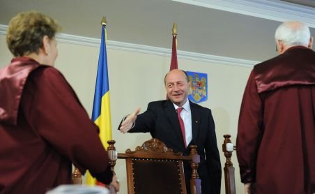 Traian Băsescu i-a trimis preşedintelui CCR o sesizare de neconstituţionalitate privind Legea ANI