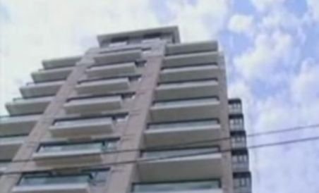 A fost emisă prima poliţă de asigurare obligatorie a locuinţelor (VIDEO)