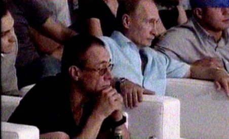 Vladimir Putin şi Jean Claude Van Damme au văzut împreună un meci de Ultimate Fighting (VIDEO)
