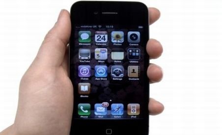 Apple a făcut un update la sistemul de operare al iPhone 4