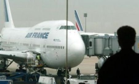 Controlorii de zbor din Franţa intră în grevă. Jumătate din traficul aerian, afectat