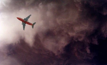 30 de oameni, răniţi după ce un avion a întâlnit turbulenţe severe în centrul Statelor Unite